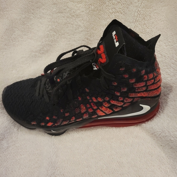 Nike LeBron 17 black infrared - Picture 7 of 8